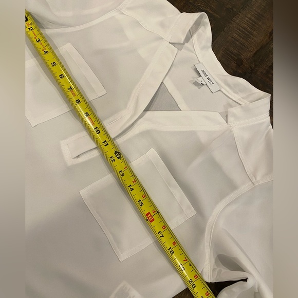Nine West White Blouse Shirt Top Size Medium V-neck - Picture 5 of 6